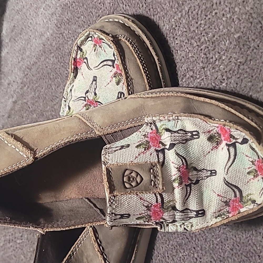 Ariat casual shoes size 9